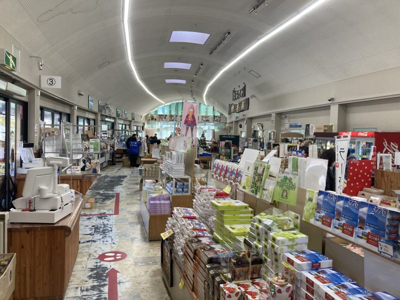 道の駅なるさわの物産館店内