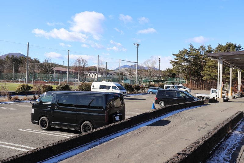 道の駅なるさわの裏手の駐車場