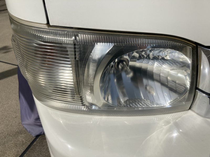 ハイエースヘッドライトの黄ばみ