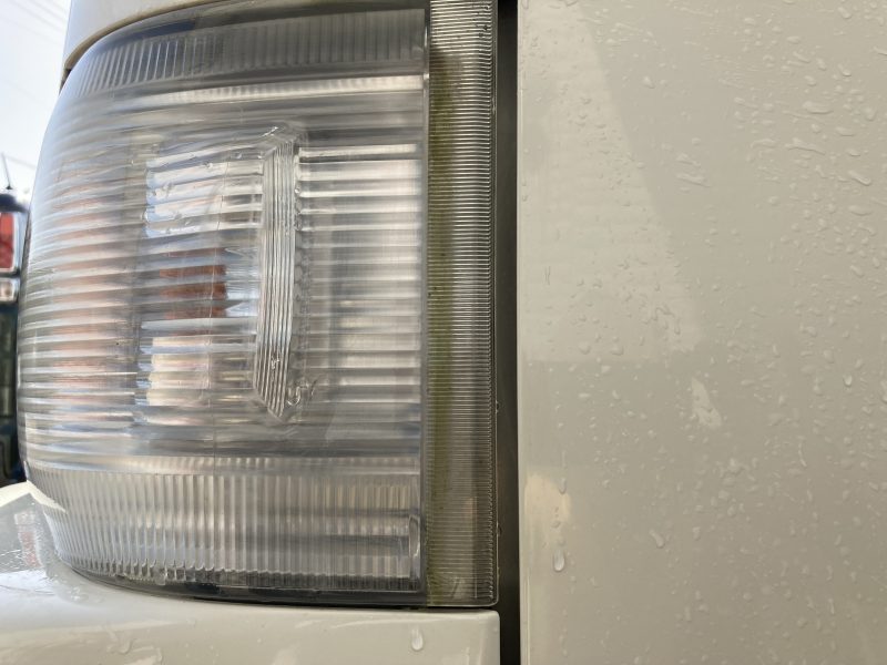 ハイエースヘッドライトの黄ばみを取る