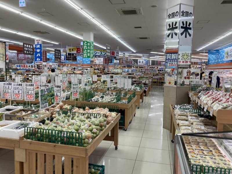 湯の華アイランドの食品市場