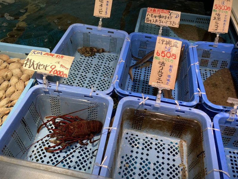 湯の華アイランドの食品市場