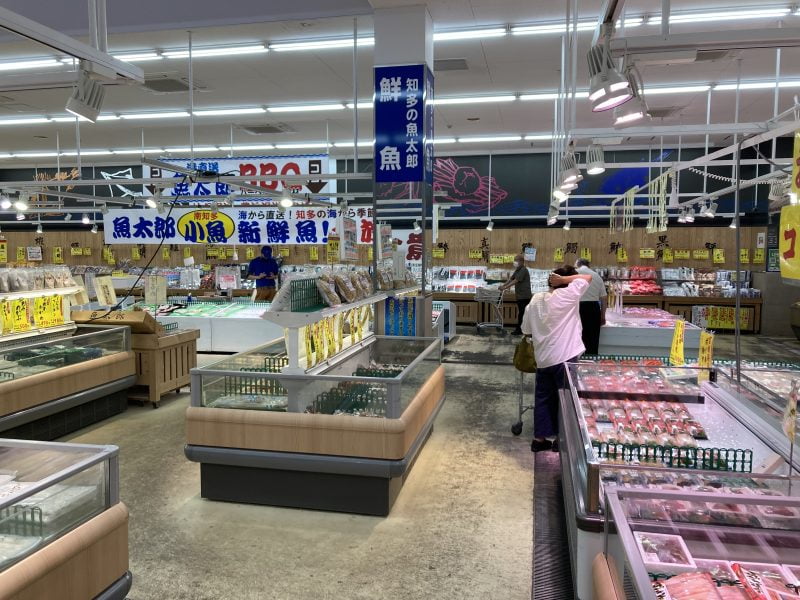 湯の華アイランドの食品市場