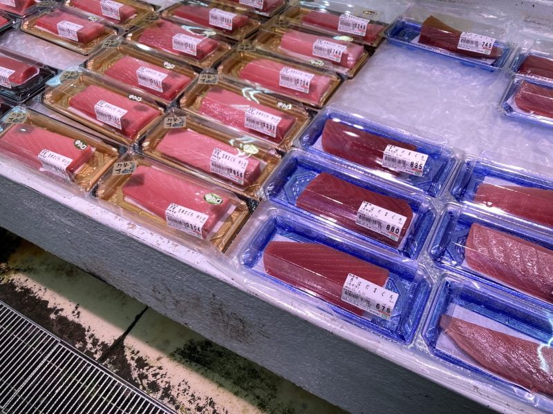湯の華アイランドの食品市場