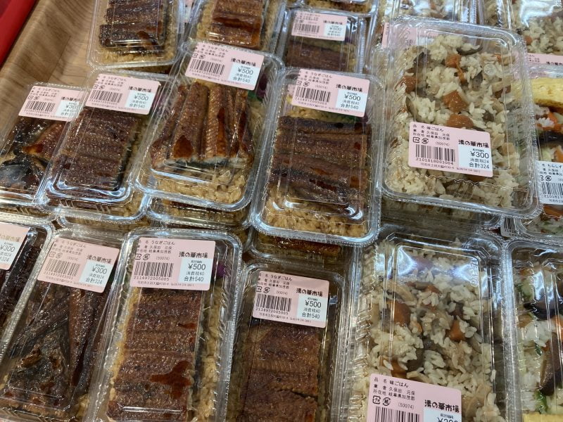 湯の華アイランドの食品市場