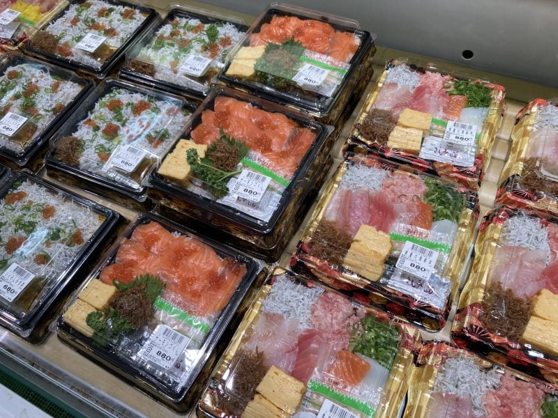 湯の華アイランドの食品市場