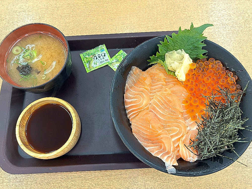 湯の華　魚太郎　いくら＆生サーモン丼