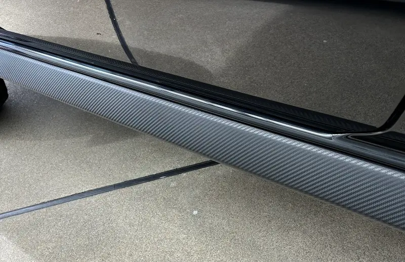 ジムニーシエラ サイドスポイラー カーボン調ステッカー