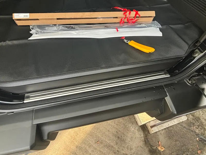 ジムニー スカッフプレート