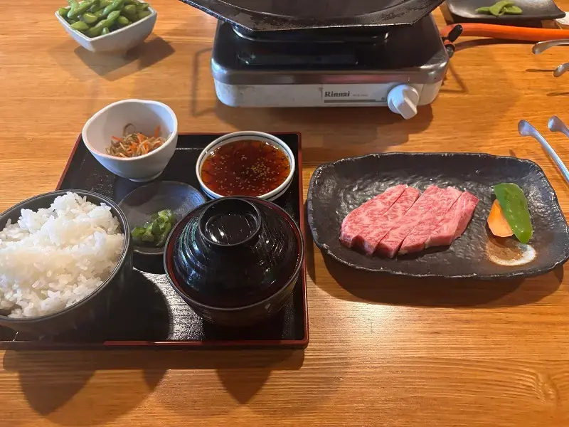 ひらゆの森の飛騨牛ロースとご飯セット