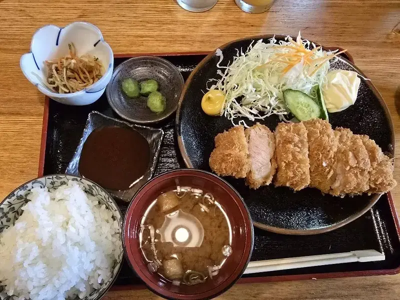 ひらゆの森のレストランのひれかつ定食